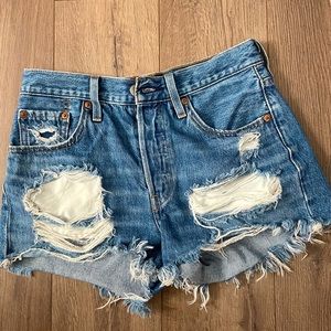 501 Levi Shorts distressed